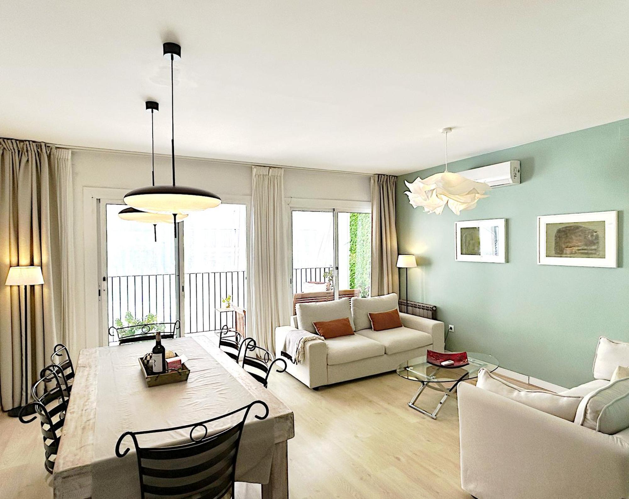 Abbott Apartment - 1 Min From The Beach - 100M2 - Sleeps 8 Σίτζες Εξωτερικό φωτογραφία