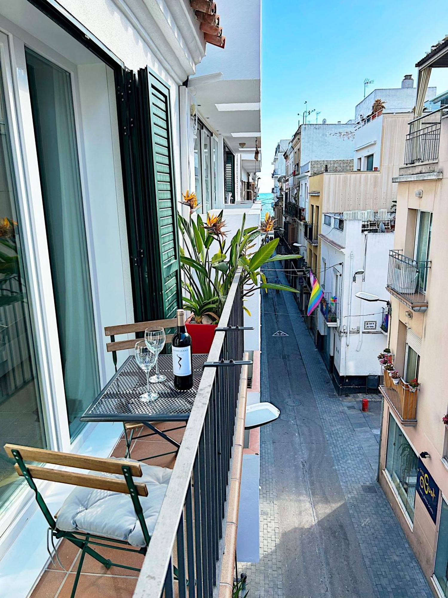 Abbott Apartment - 1 Min From The Beach - 100M2 - Sleeps 8 Σίτζες Εξωτερικό φωτογραφία