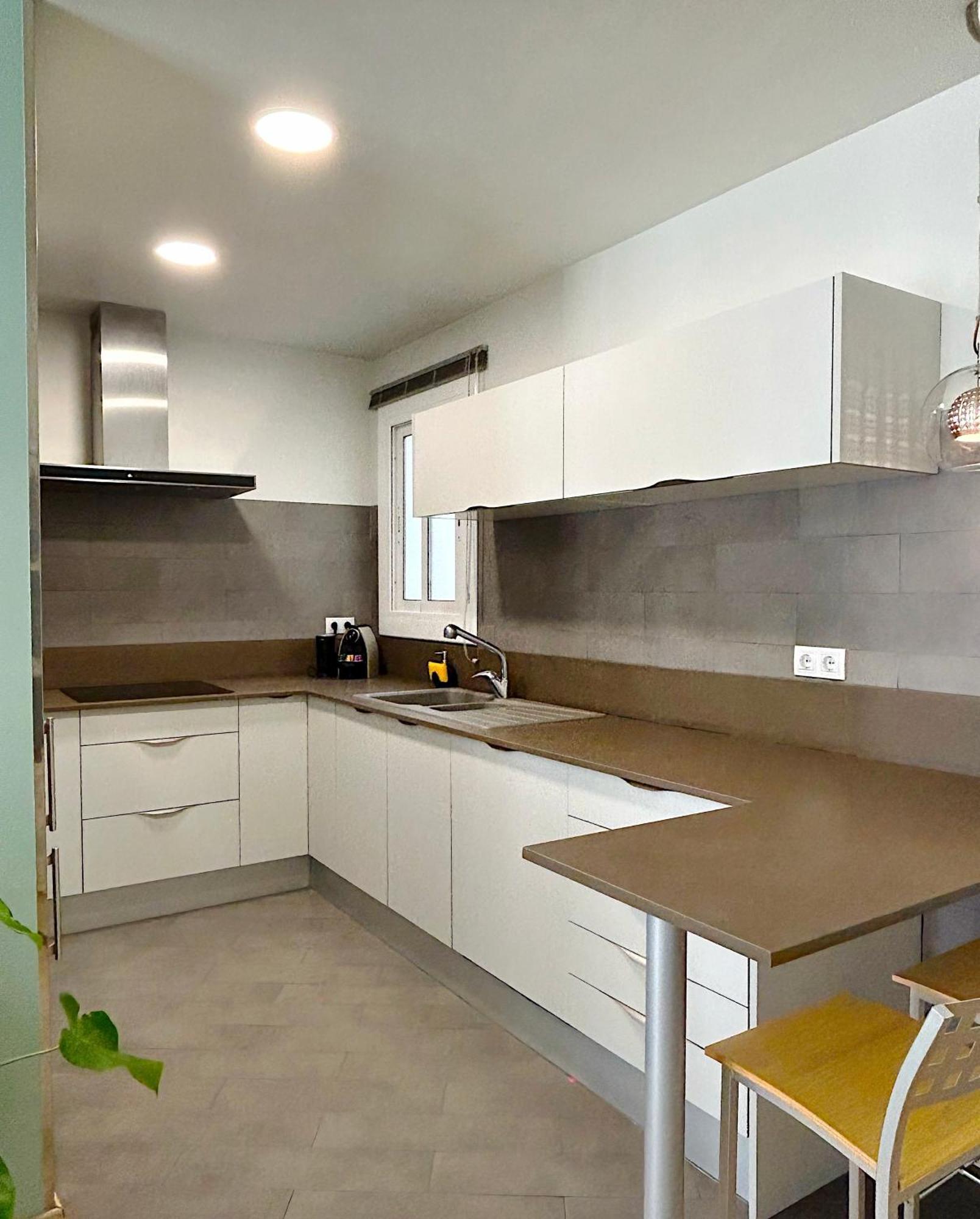 Abbott Apartment - 1 Min From The Beach - 100M2 - Sleeps 8 Σίτζες Εξωτερικό φωτογραφία