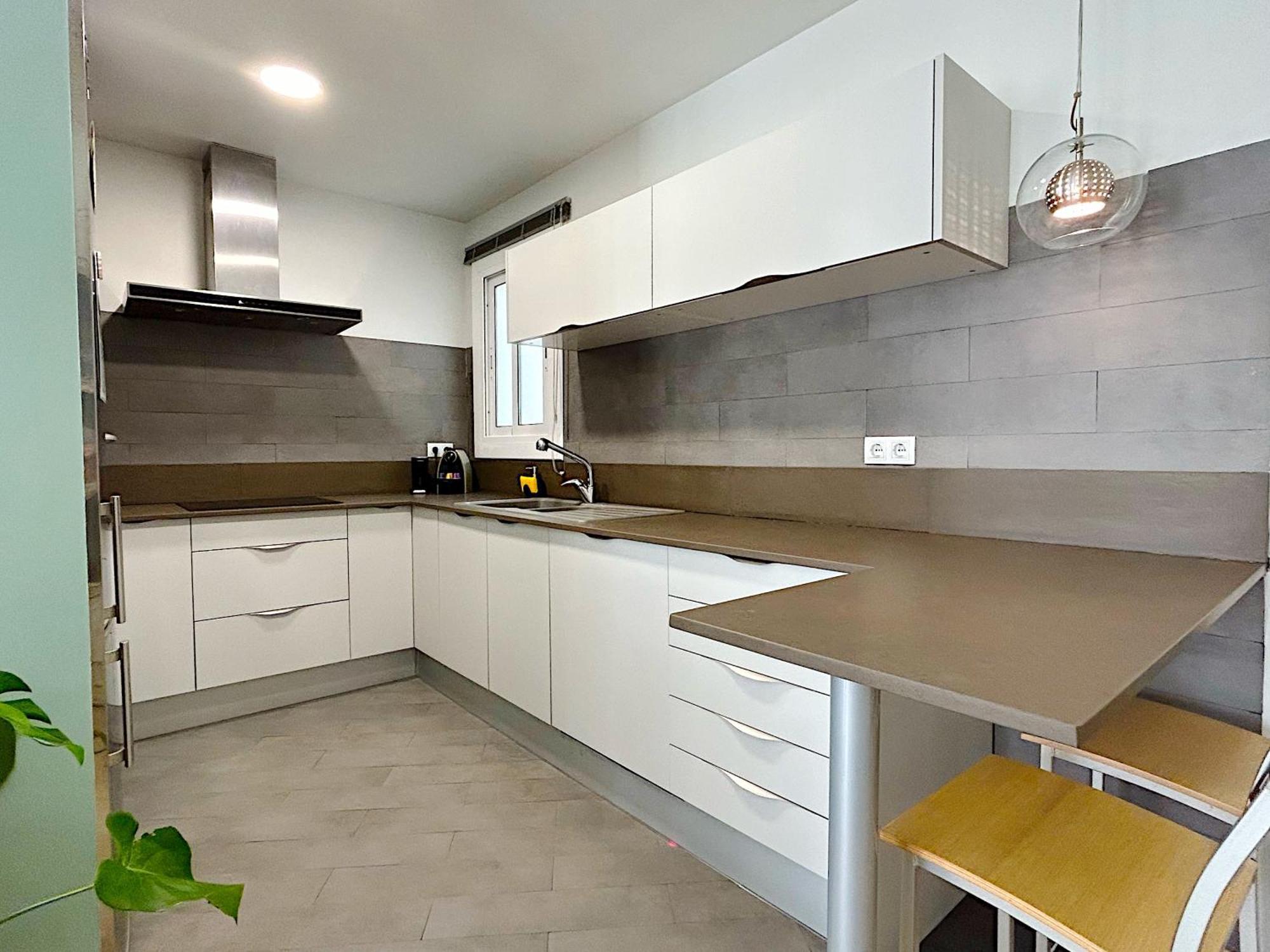 Abbott Apartment - 1 Min From The Beach - 100M2 - Sleeps 8 Σίτζες Εξωτερικό φωτογραφία